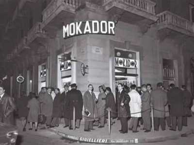 ...il Mokador (collocato all�angolo via Imbriani) 